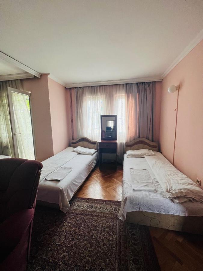Guest House Velania Pristina Exterior foto