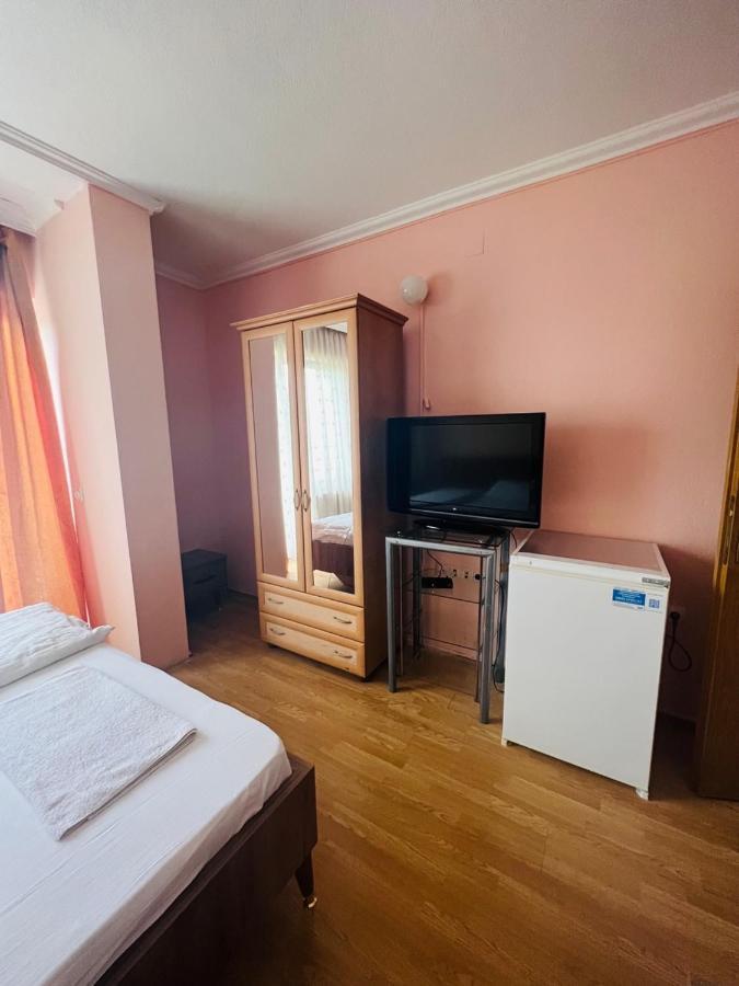 Guest House Velania Pristina Exterior foto