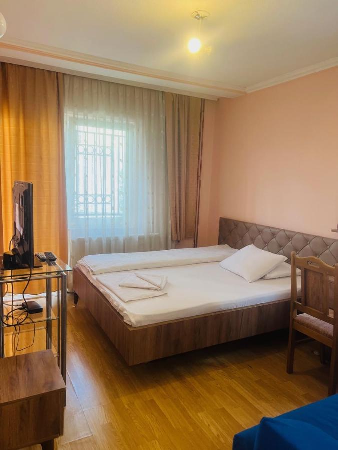 Guest House Velania Pristina Exterior foto