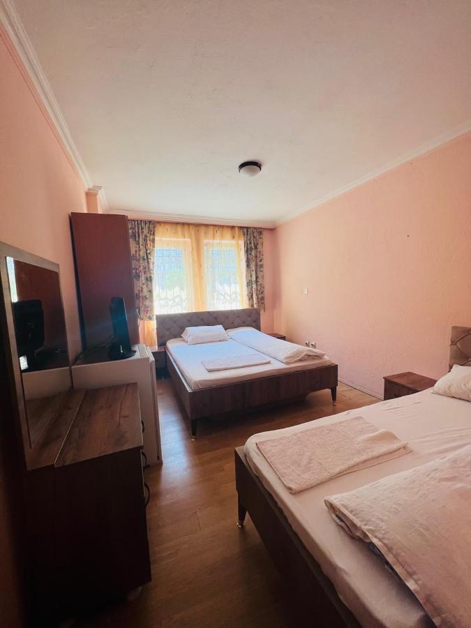 Guest House Velania Pristina Exterior foto