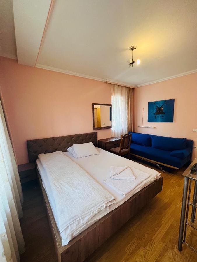 Guest House Velania Pristina Exterior foto